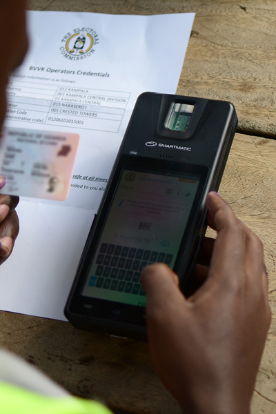 "El despliegue de dispositivos de verificación biométrica en los centros de votación de todo el país fue muy exitoso y tuvo un impacto significativo en la credibilidad de las elecciones presidenciales, legislativas y de los consejos locales de Uganda"